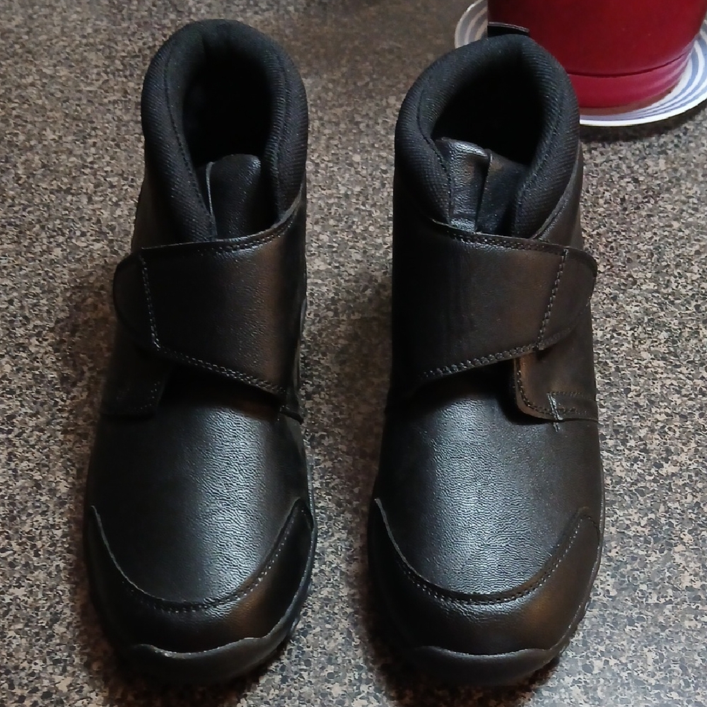 Black Omega Outdoors High-Top Sneakers Size 9